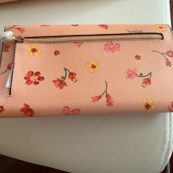 Coach mystic flower large travel wallet nwt - Picture 2 of 14